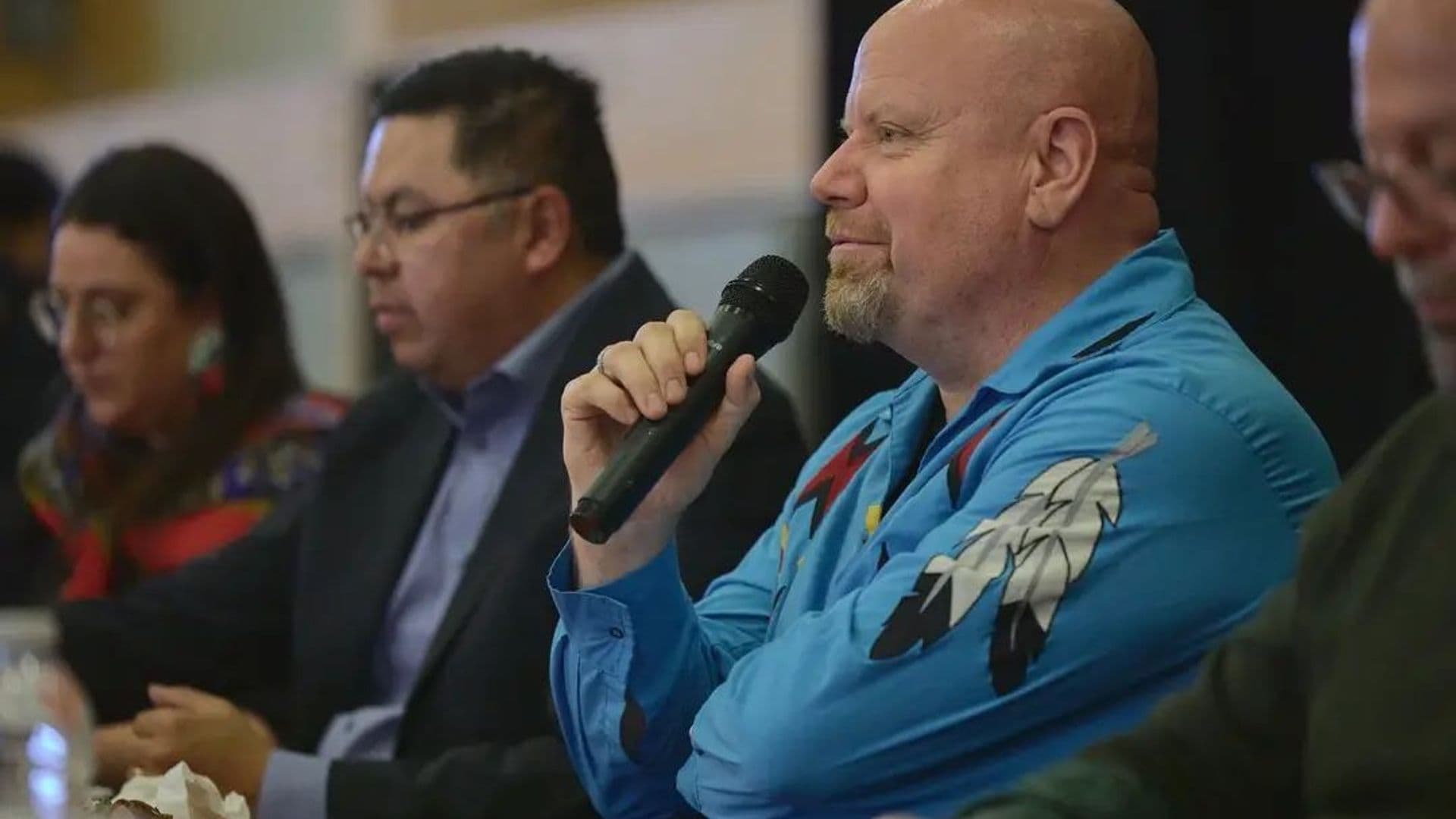 Ian Lafrenière lors de l'annonce à Mistissini du quatrième bilan sur les enfants autochtones disparus 