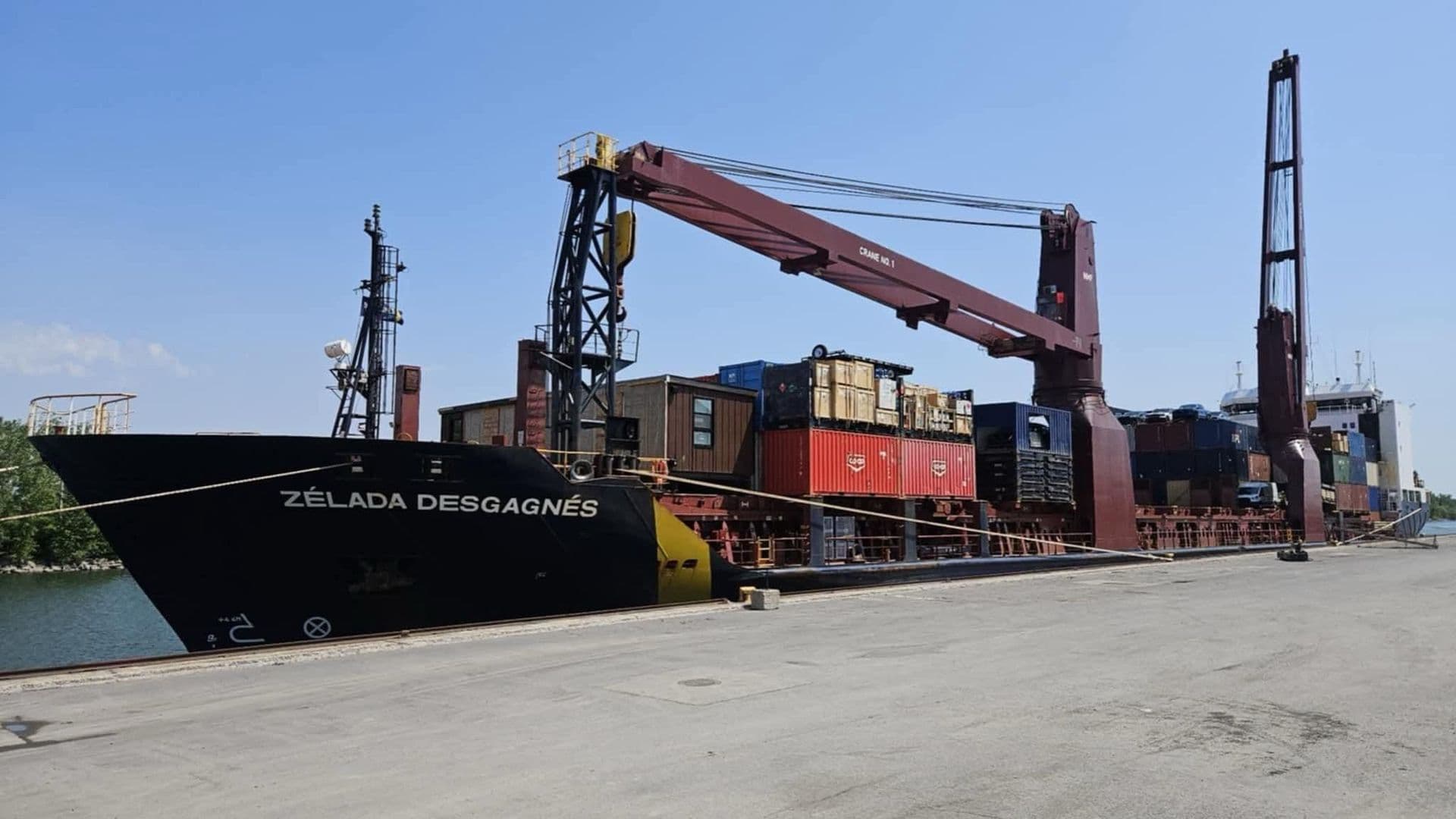 Navire de Nunavik Modulaire transportant 20 unités modulaires 