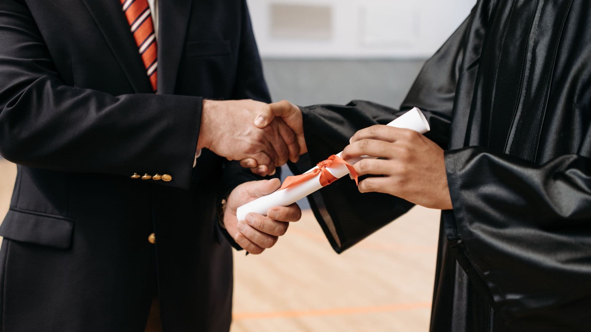 Déployée pour la troisième fois, l’initiative vise à reconnaître les efforts des jeunes et à encourager la poursuite de leur parcours éducatif.