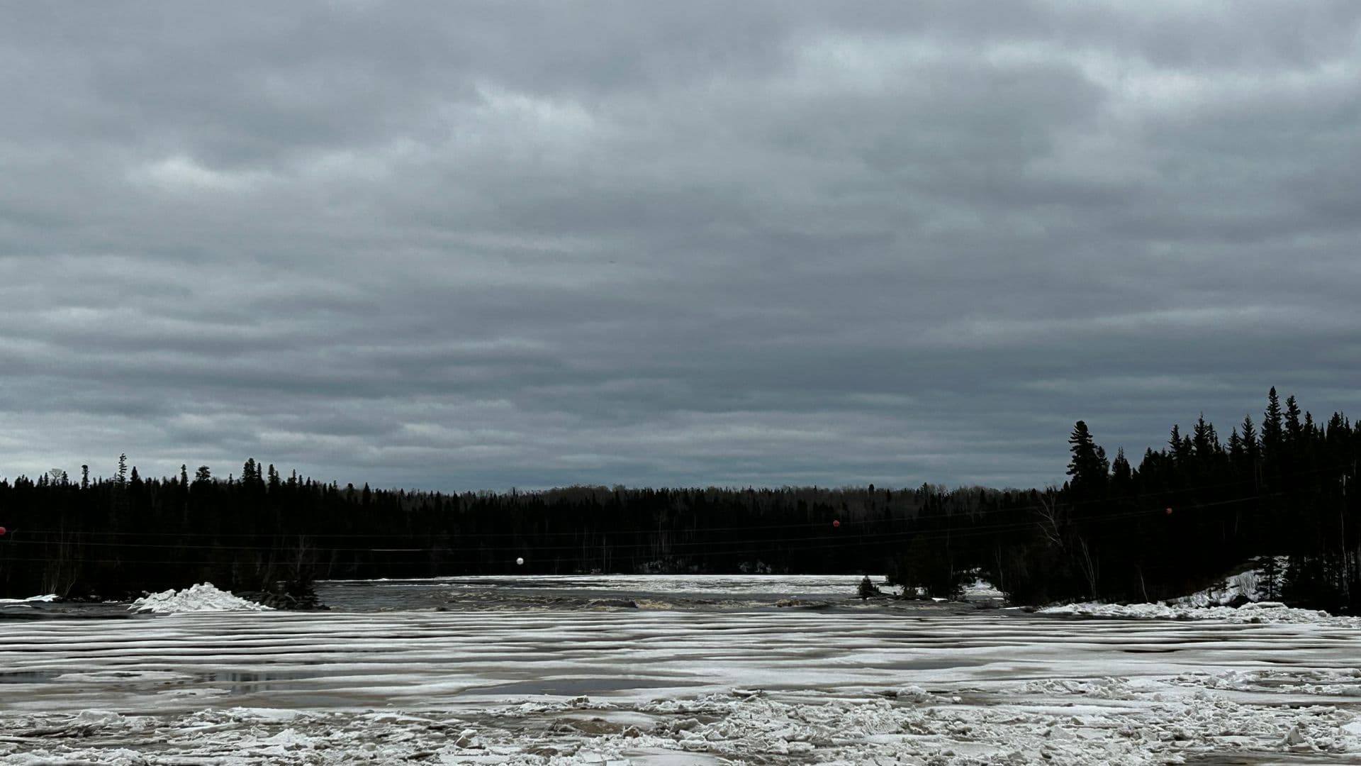 Fonte rapide, réseau sous surveillance : Matagami traverse le printemps avec prudence