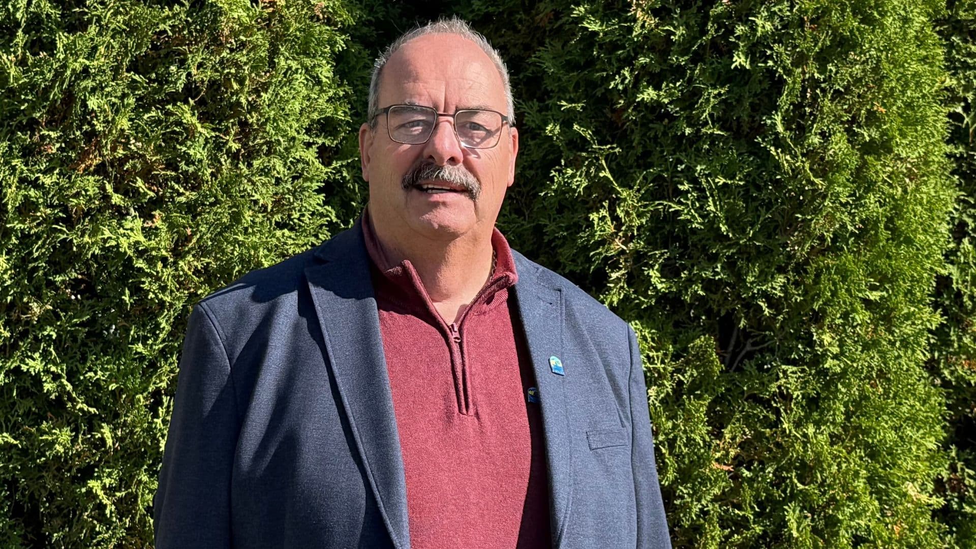 Le maire réélu mise sur des projets d'envergure comme une cour de transbordement ferroviaire ou l'installation de maisons modulaires et espère susciter l'intérêt de nouveaux investisseurs dans la municipalité.