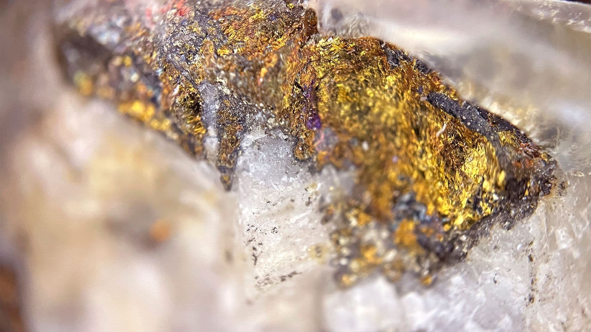 Un morceau de glace avec de l'or