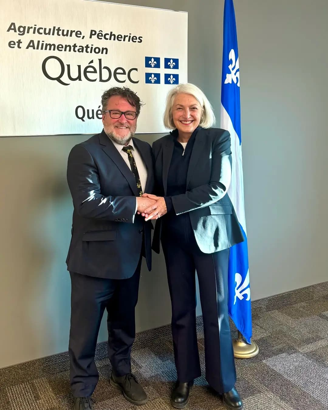 Donald Martel, ministre de l'Agriculture, des Pêcheries et de l'Alimentation et l'honorable Joanne Thompson, ministre des Pêches, des Océans et de la Garde côtière canadienne, lors de l'annonce du renouvellement du Fonds des pêches du Québec