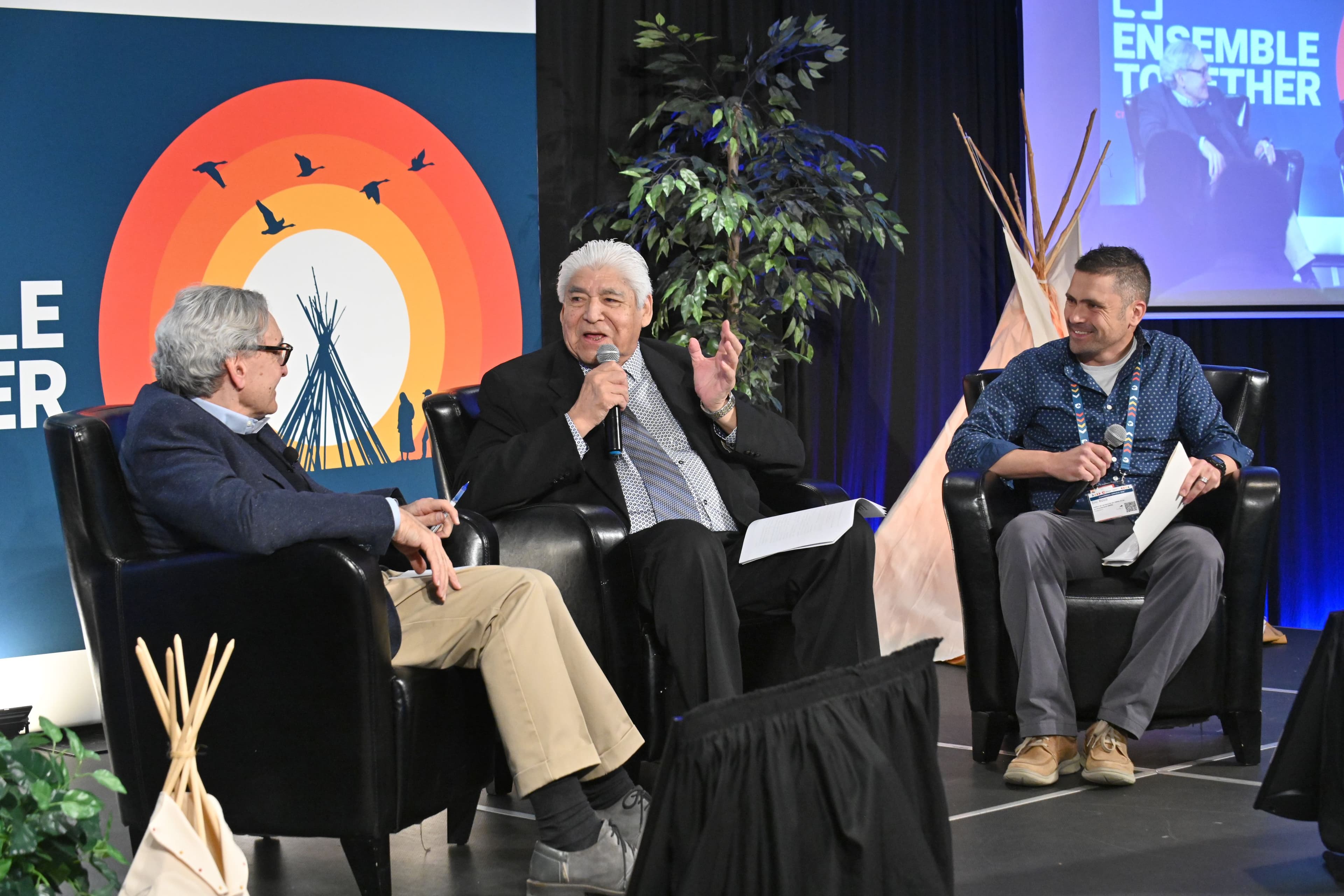 Le panel de discussion entre M. Michael Sabia et Drs Ted Moses, modérée par le professeur Éric Rosa (UQAT)