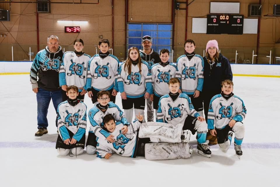 L'équipe des Lynx du 49e Parallèle catégorie M13B et leurs Coachs. 