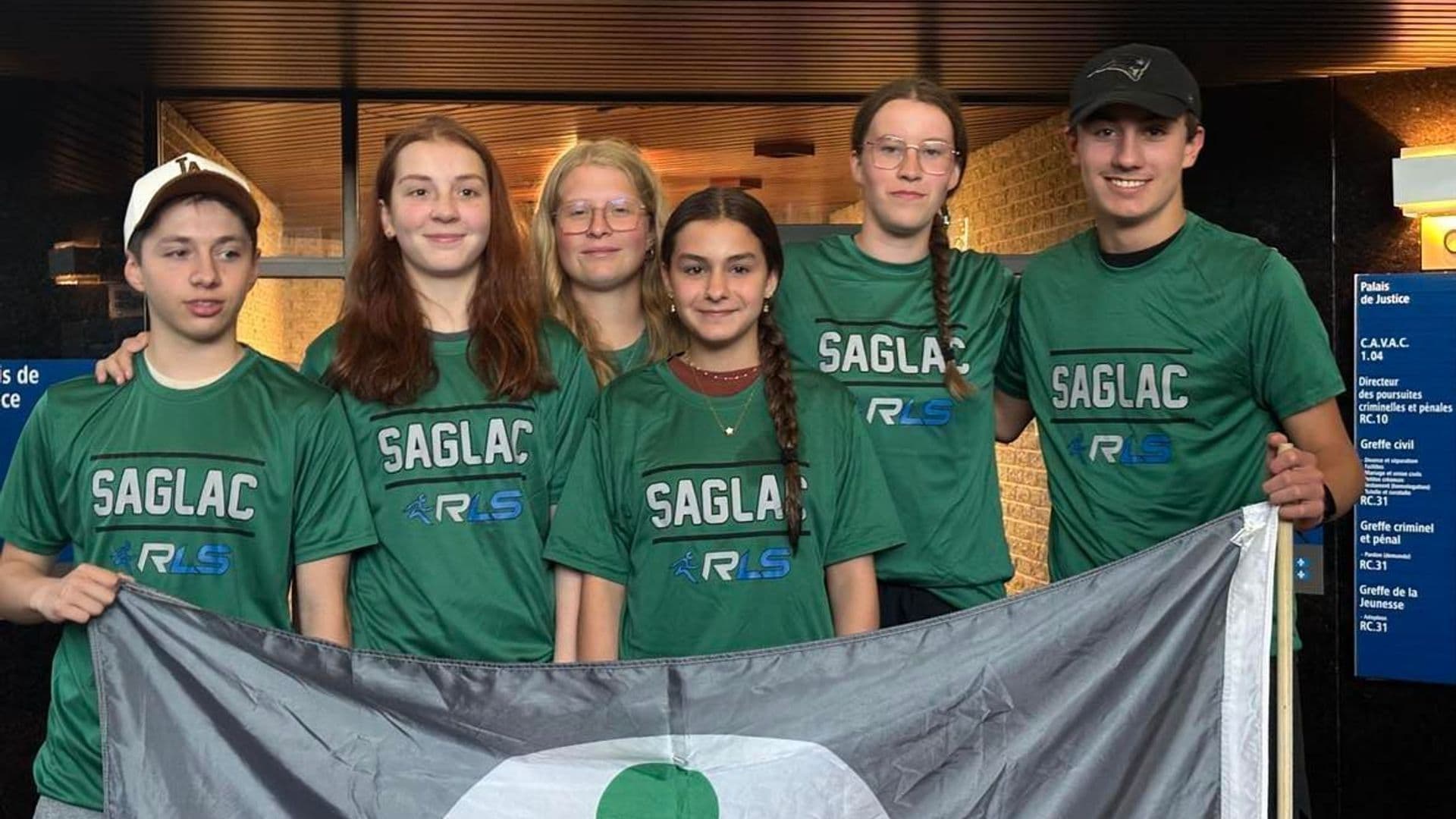 Six d’entre eux nagent pour le club de natation Natchib, tandis que deux autres représentent la région dans les épreuves de soccer.