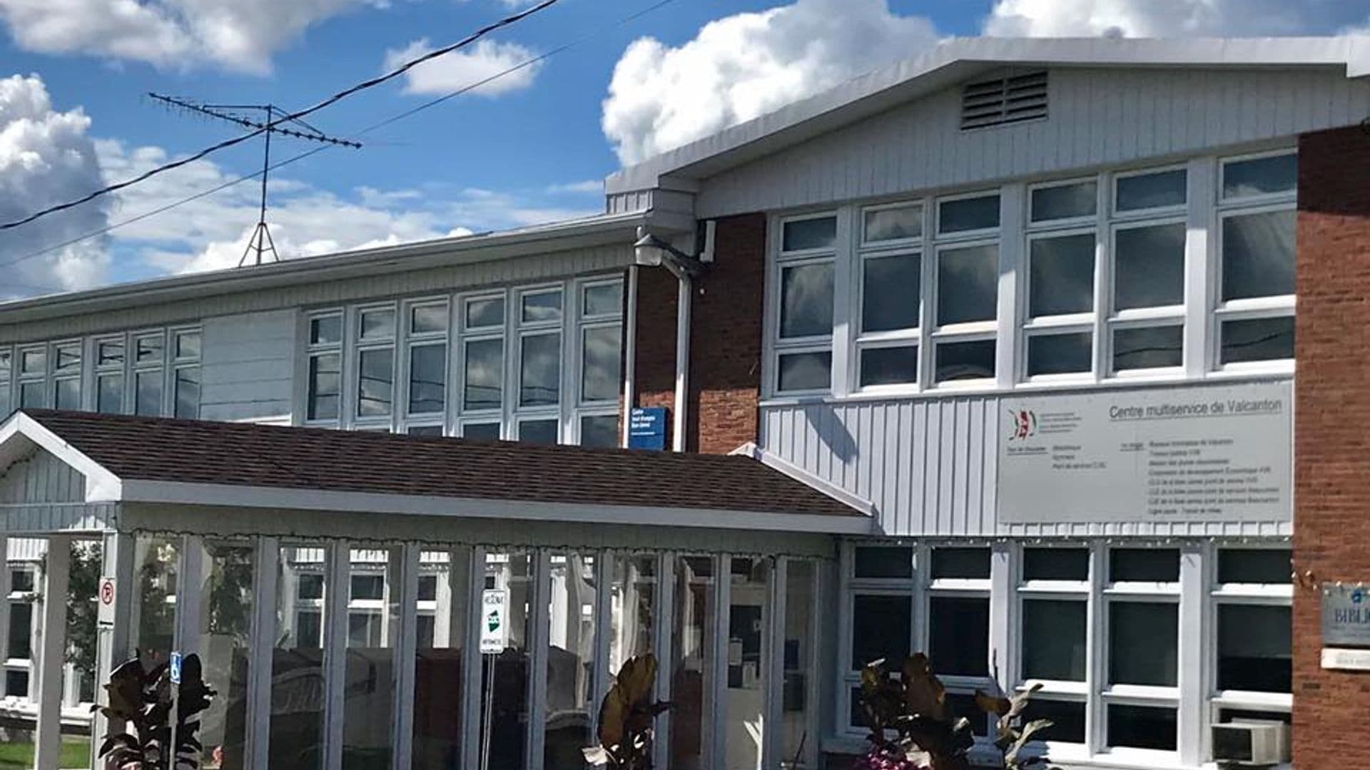 Le scrutin, initialement prévu le 29 mars prochain, est annulé après l'entrée en fonction de M. Carron par acclamation.