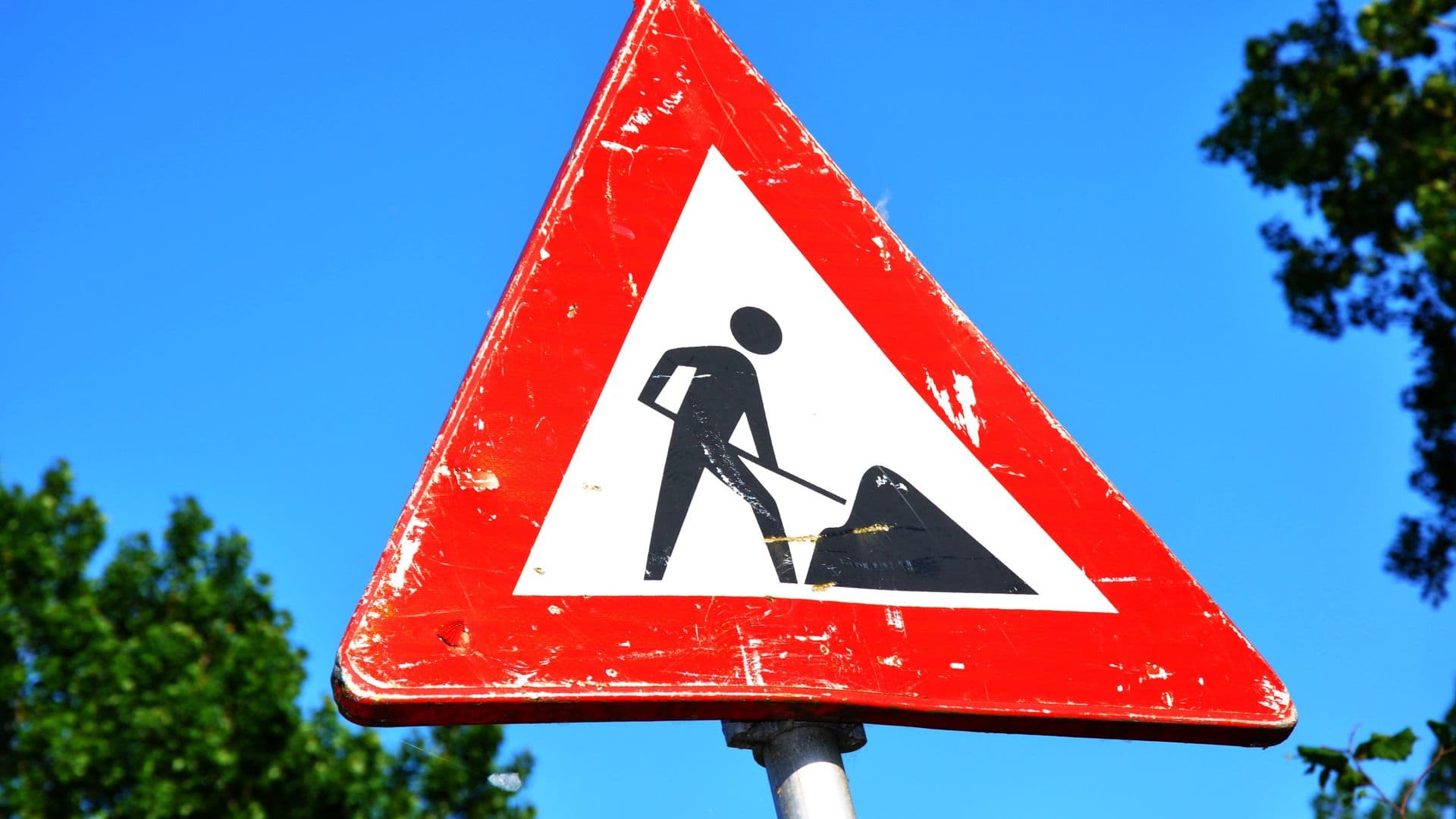L'entrave implique également des restrictions particulières pour le transport lourd et les véhicules hors normes.