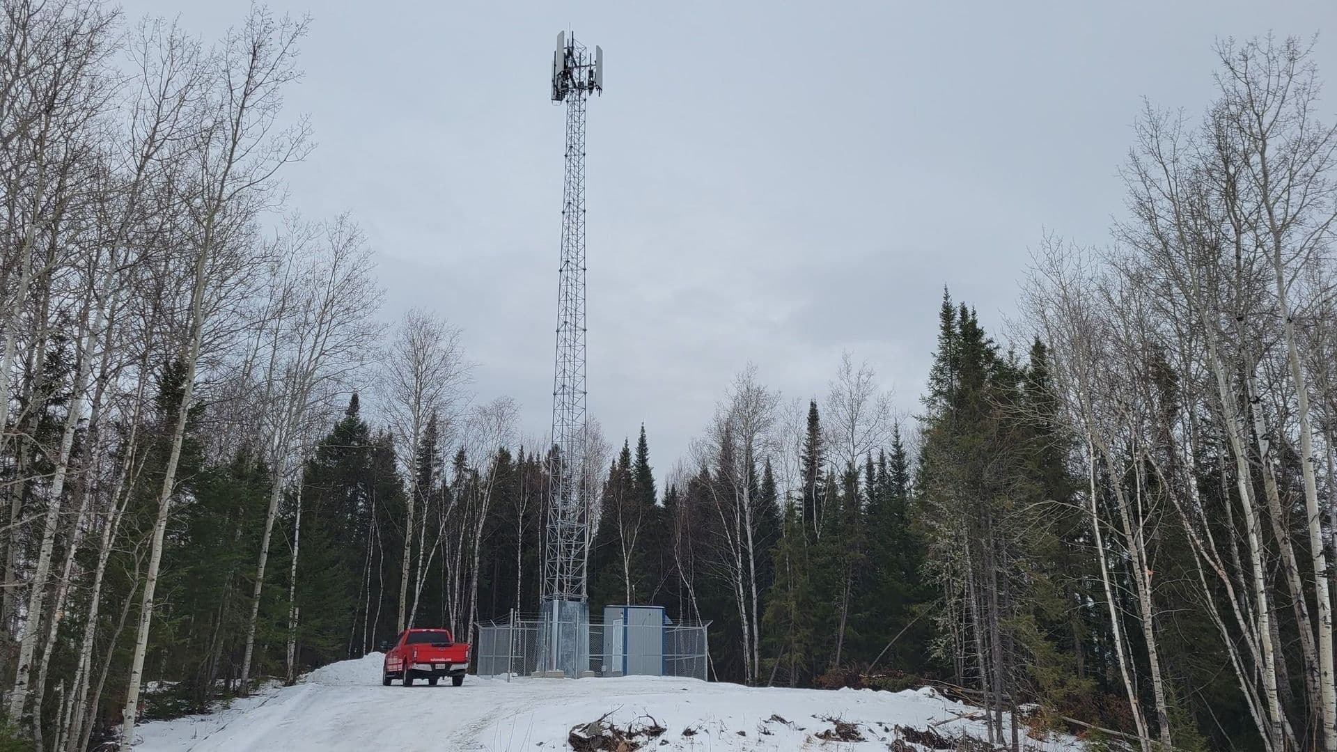 Le projet sera complété d’ici huit mois, et la moitié des sites seront entièrement autonomes en énergie.
