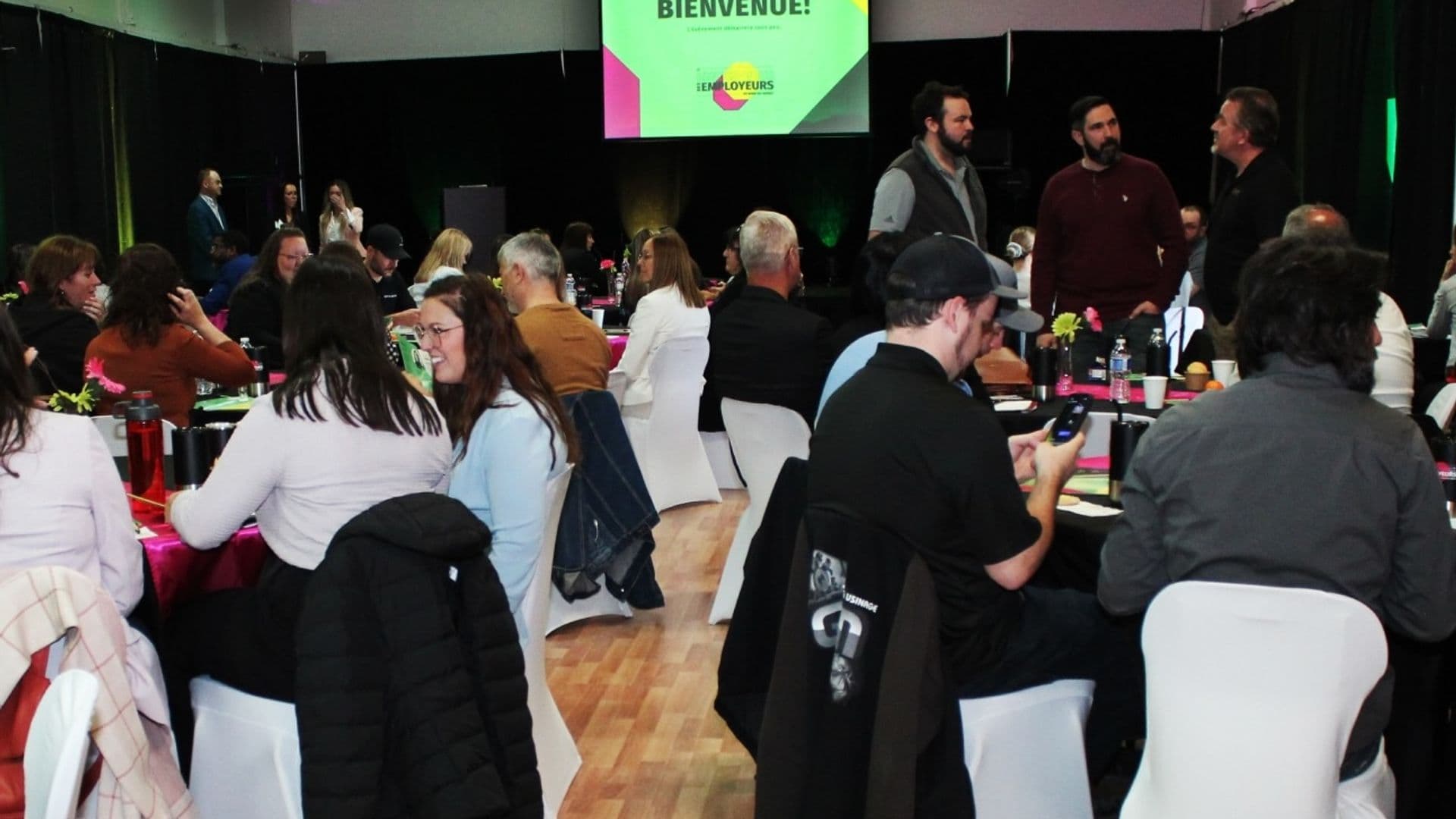Plusieurs conférences et ateliers porteront sur le leadership, la gestion du stress et la rétention des travailleurs à plus ou moins long terme.
